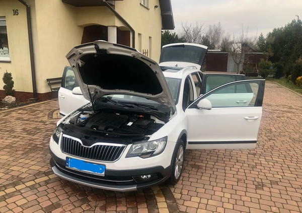 Skoda Superb cena 52500 przebieg: 249000, rok produkcji 2015 z Poznań małe 79